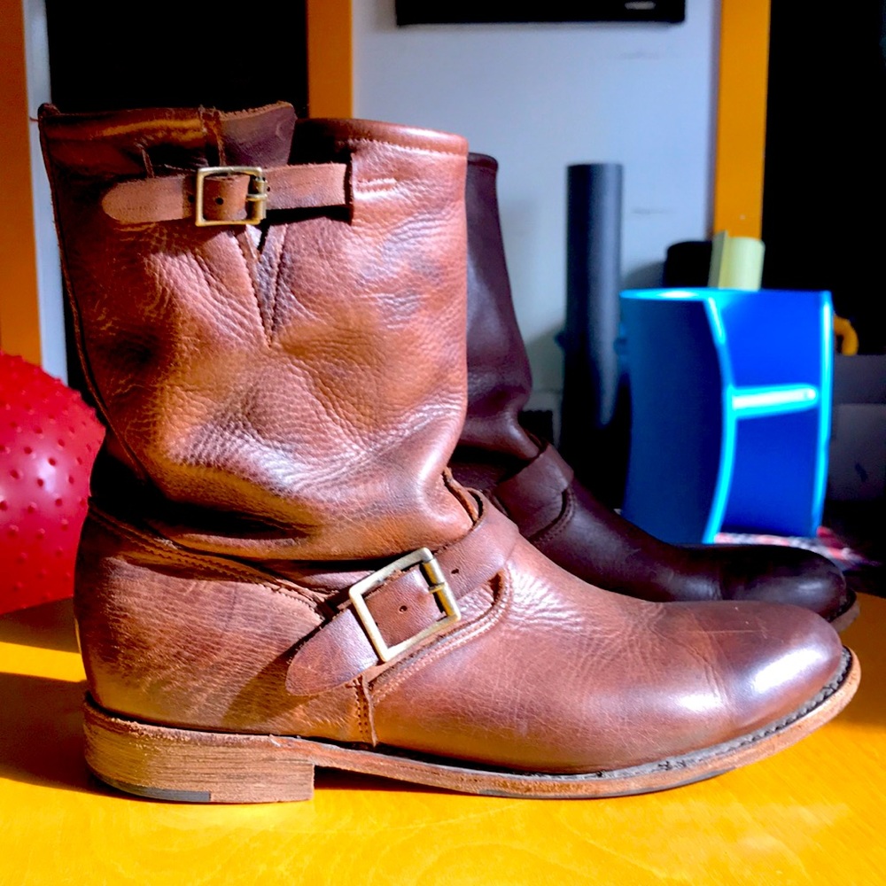 Vintage brand. Earthy, dressy motorcycle boot